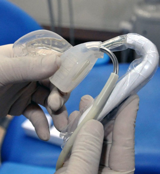 Аппарат для интраоральной подсветки со встроенной системой аспирации "eBite"(полный комплект) Аппарат для интраоральной подсветки со встроенной системой аспирации "eBite"(полный комплект)