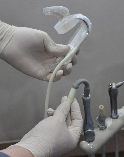 Аппарат для интраоральной подсветки со встроенной системой аспирации "eBite"(полный комплект) Аппарат для интраоральной подсветки со встроенной системой аспирации "eBite"(полный комплект)